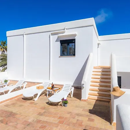 White 2 Apartment *