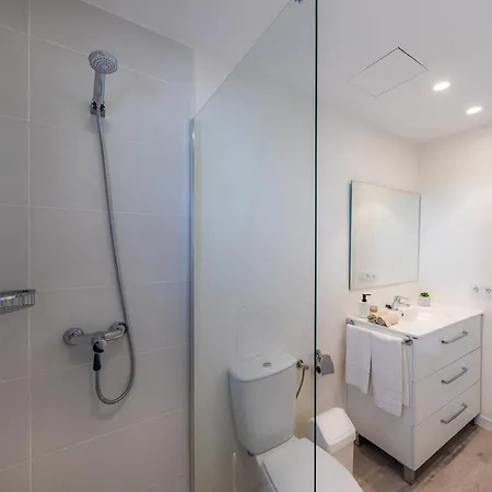 White 2 Apartment *