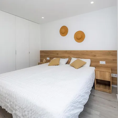 White 2 Apartment *