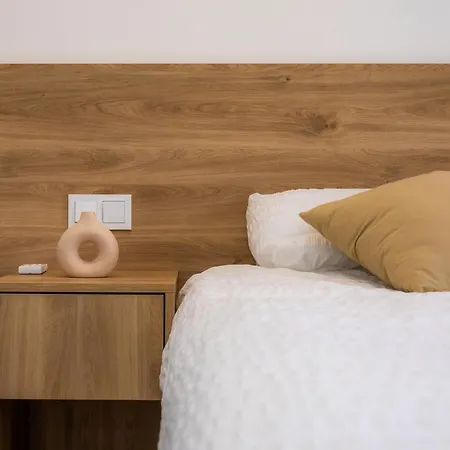 White 2 Apartment *
